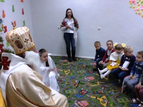 Дітей-переселенців відвідав святий Миколай.(ФОТО)